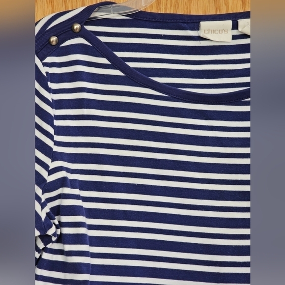 Chicos Top sz 1 (8) - Picture 2 of 6